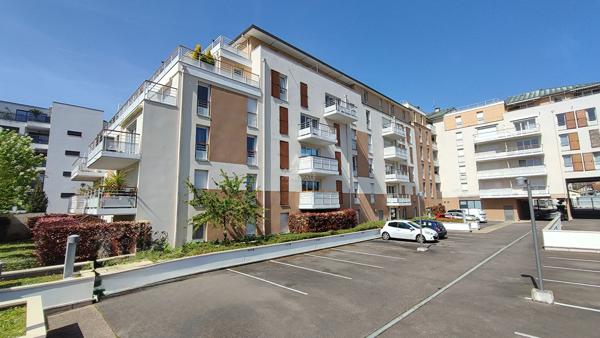 Un dernier étage au coeur du centre-ville d'Ermont ! 299 000 € **  - Référence  26-3888