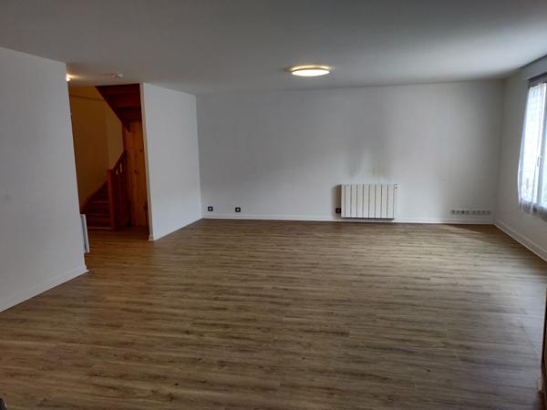 Appartement de 97 m² à Arpajon de 6 pièces, 3 chambres, 1 BOX