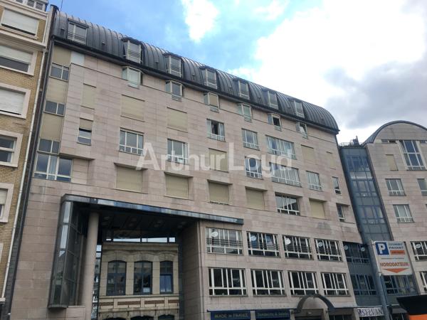 À louer : Bureaux lumineux de 1 000 m² en centre-ville de Lille - Accessibilité optimale et services à proximité
