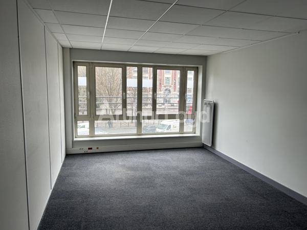 À louer : Bureaux lumineux de 1 000 m² en centre-ville de Lille - Accessibilité optimale et services à proximité