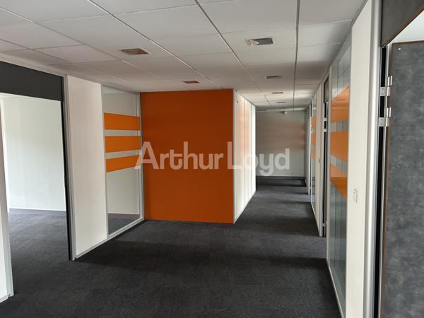 À louer : Bureaux lumineux de 1 000 m² en centre-ville de Lille - Accessibilité optimale et services à proximité