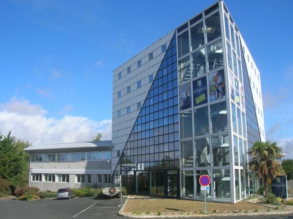 CHASSENEUIL FUTUROSCOPE - BUREAUX A LOUER TOUTES PRESTATIONS INCLUSES - PETITES SURFACES DES 16 M²