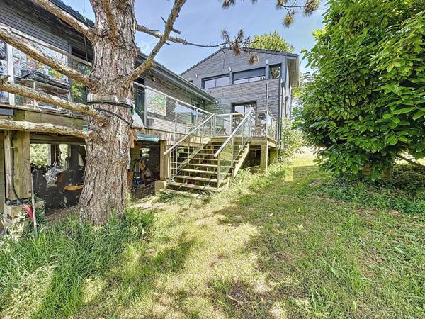 Maison en bois avec vue extraordinaire