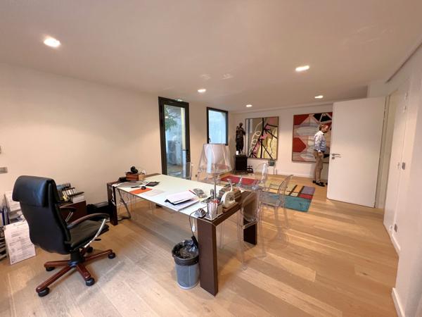 Bureaux à louer à Nanterre avec jardin privatif et accès transports en commun