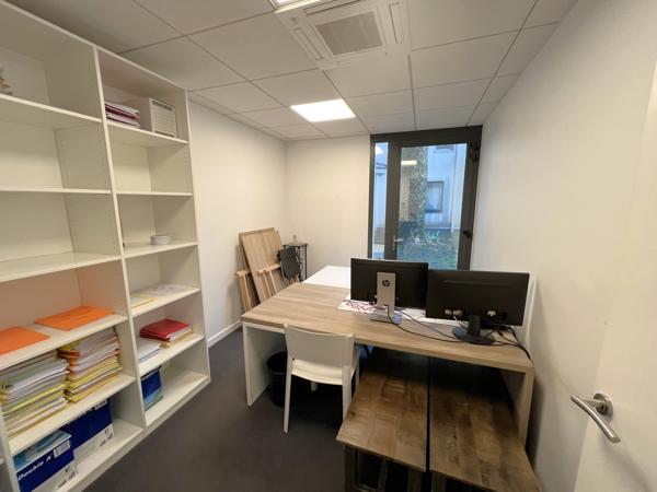 Bureaux à louer à Nanterre avec jardin privatif et accès transports en commun