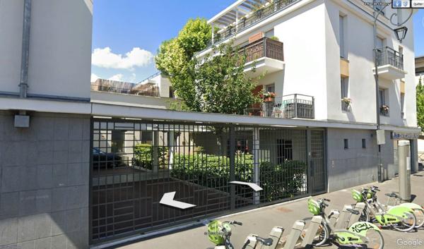 Bureaux à louer à Nanterre avec jardin privatif et accès transports en commun