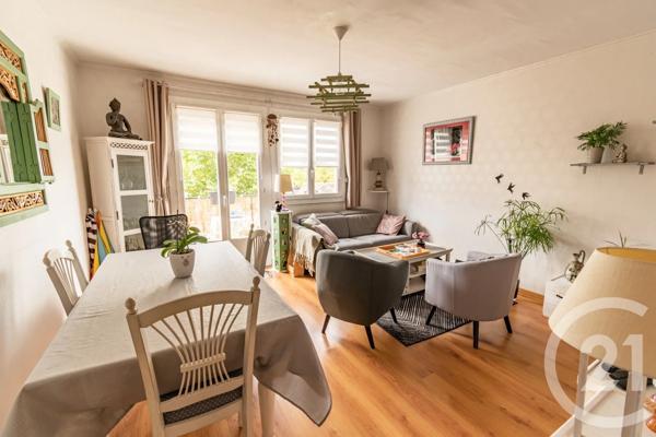 Appartement Local à vendre  4 pièces - 83,50 m 2   LAVAL  - 53