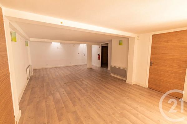 Appartement Local à vendre  4 pièces - 83,50 m 2   LAVAL  - 53