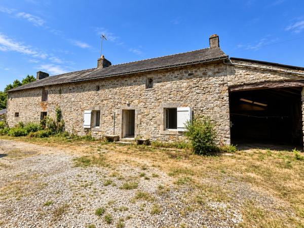 A VENDRE – Longère à rénover potentiel 250 m² sur 1400 m² de terrain à PLESCOP