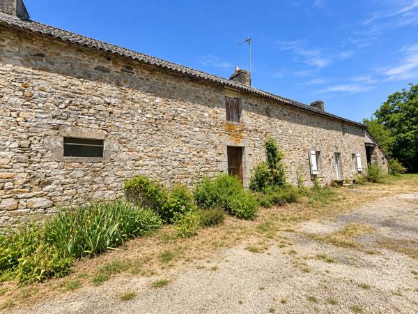 A VENDRE – Longère à rénover potentiel 250 m² sur 1400 m² de terrain à PLESCOP