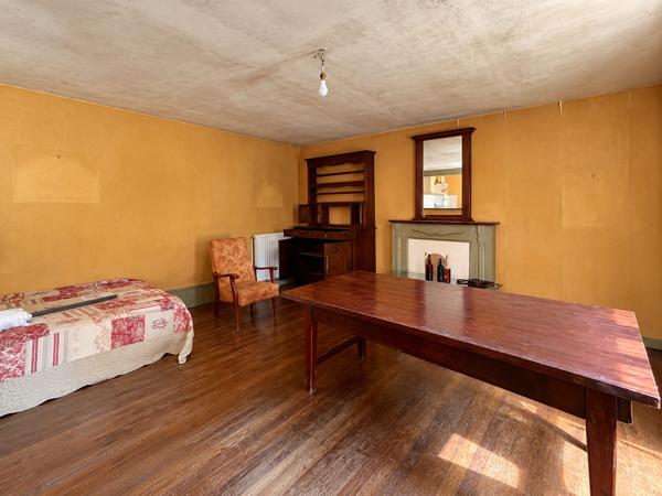 A VENDRE – Longère à rénover potentiel 250 m² sur 1400 m² de terrain à PLESCOP