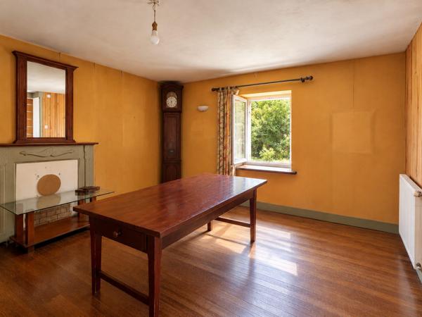 A VENDRE – Longère à rénover potentiel 250 m² sur 1400 m² de terrain à PLESCOP