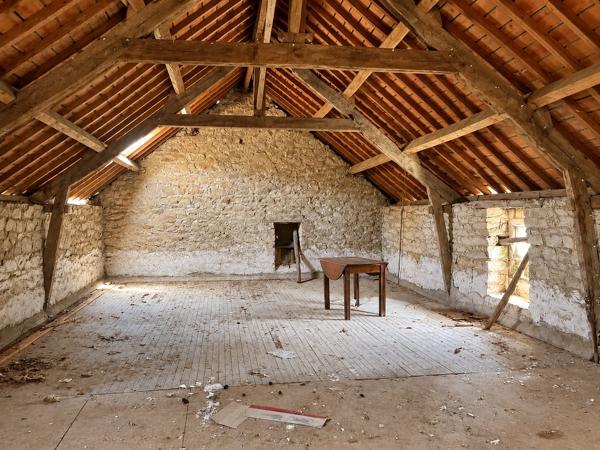 A VENDRE – Longère à rénover potentiel 250 m² sur 1400 m² de terrain à PLESCOP