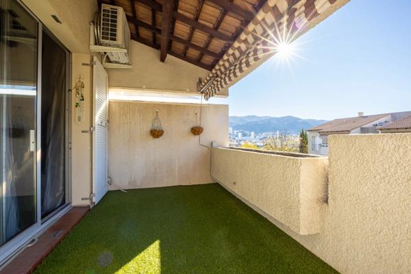 ***VISITE VIRTUELLE DISPONIBLE – MARSEILLE 11ᵉ – PARC DE CLAIRVILLE – T3 DERNIER ÉTAGE – CHARME, LUMIÈRE ET VOLUMES RARES – TERRASSES – AUCUN TRAVAUX***