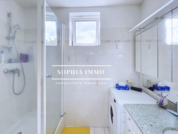 Appartement
         5 pièces
        - 82 m² Exclusivité 300 000 € *