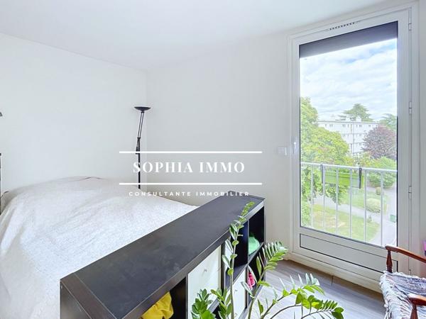 Appartement
         5 pièces
        - 82 m² Exclusivité 300 000 € *