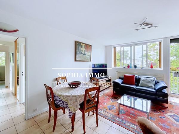 Appartement
         5 pièces
        - 82 m² Exclusivité 300 000 € *