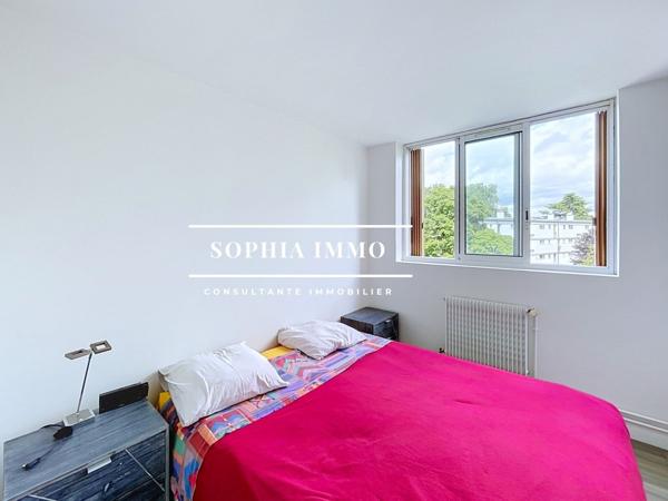 Appartement
         5 pièces
        - 82 m² Exclusivité 300 000 € *
