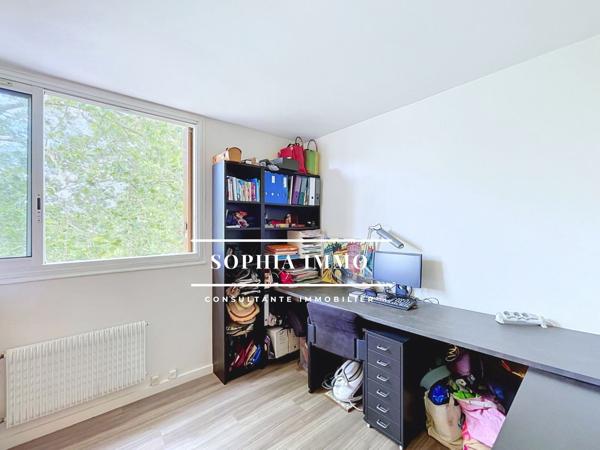 Appartement
         5 pièces
        - 82 m² Exclusivité 300 000 € *