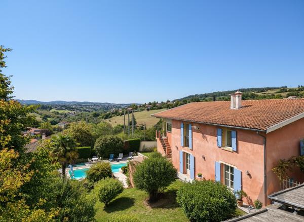 Propriété rénovée avec raffinement Vue panoramique Piscine
