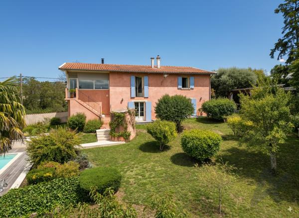 Propriété rénovée avec raffinement Vue panoramique Piscine