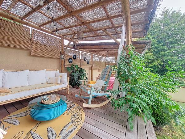 Propriété rénovée avec raffinement Vue panoramique Piscine