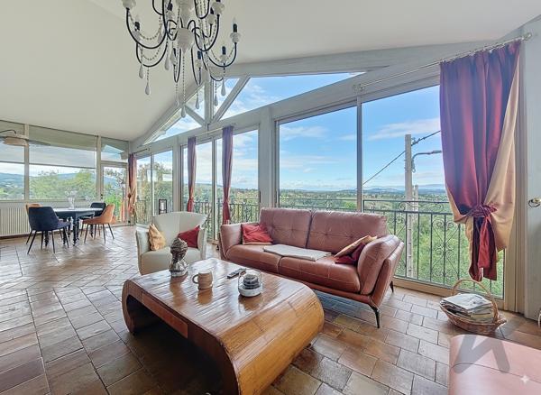 Propriété rénovée avec raffinement Vue panoramique Piscine