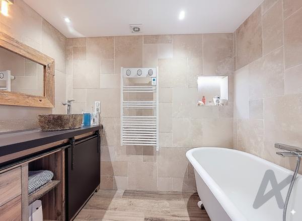 Propriété rénovée avec raffinement Vue panoramique Piscine