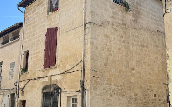 Immeuble à vendre    8 pièces •  Beaucaire