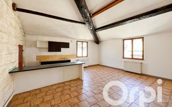 Immeuble à vendre    8 pièces •  Beaucaire