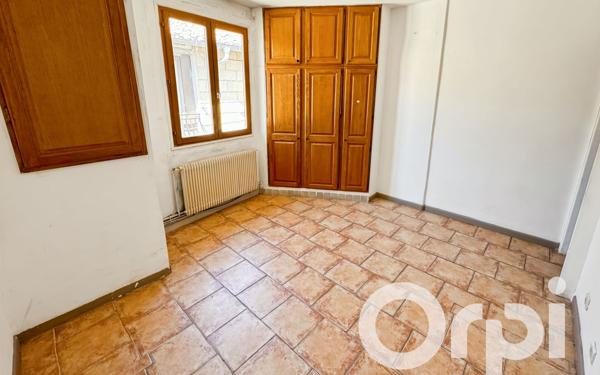 Immeuble à vendre    8 pièces •  Beaucaire
