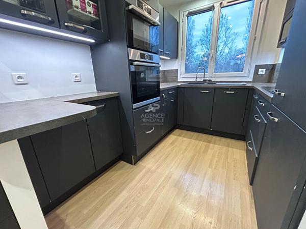 Appartement Poissy 3 pièce(s) 52 m2 195 000 € **  - Référence  9032