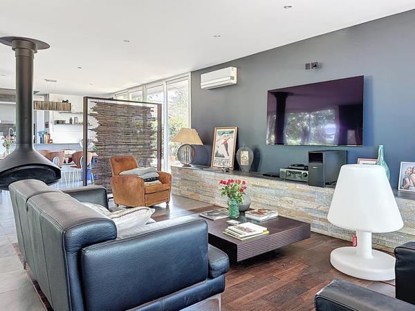 SAINT-LYS - Maison d’architecte 208 m2, baignée de lumière dans un cadre verdoyant