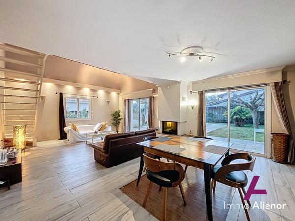 Grande maison traditionelle avec jardin