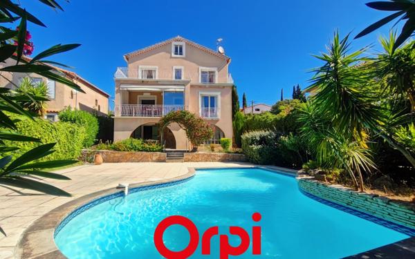 Maison à vendre    5 pièces •  Bandol