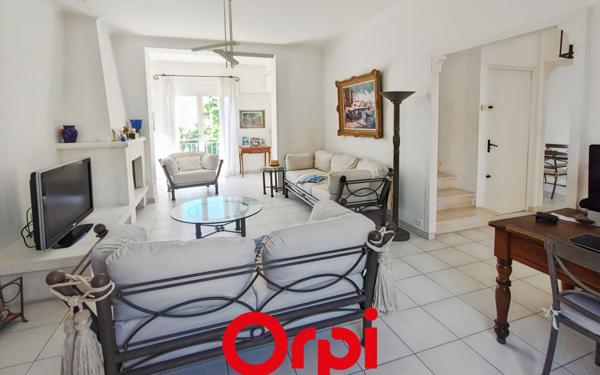 Maison à vendre    5 pièces •  Bandol