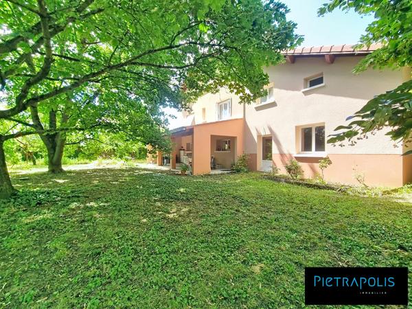 Maison au calme avec jardin, proche du centre village