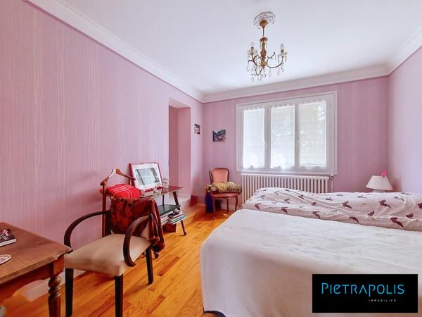 Maison au calme avec jardin, proche du centre village