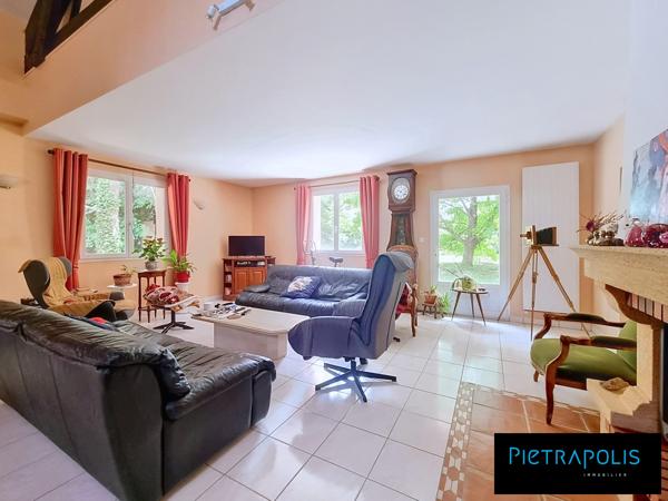 Maison au calme avec jardin, proche du centre village
