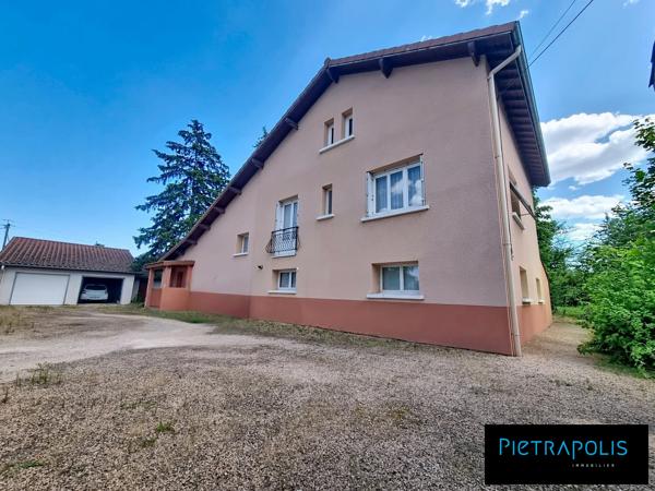 Maison au calme avec jardin, proche du centre village