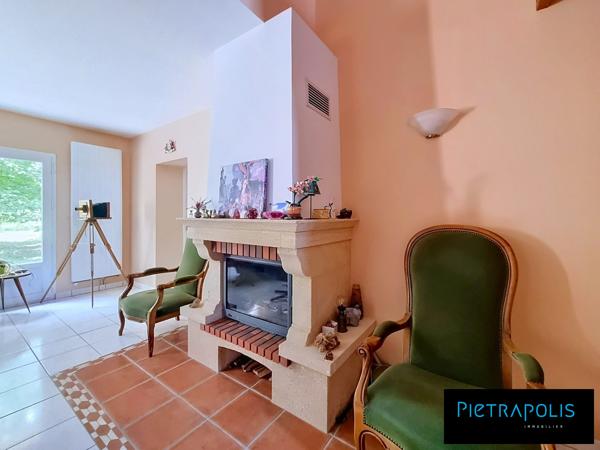 Maison au calme avec jardin, proche du centre village