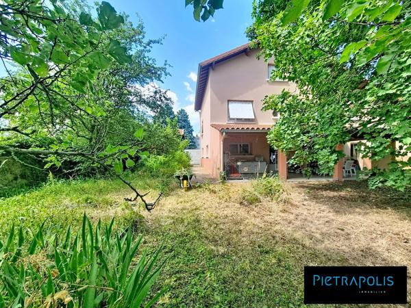 Maison au calme avec jardin, proche du centre village