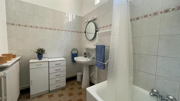 AVIGNON Ouest 500 m de la gare