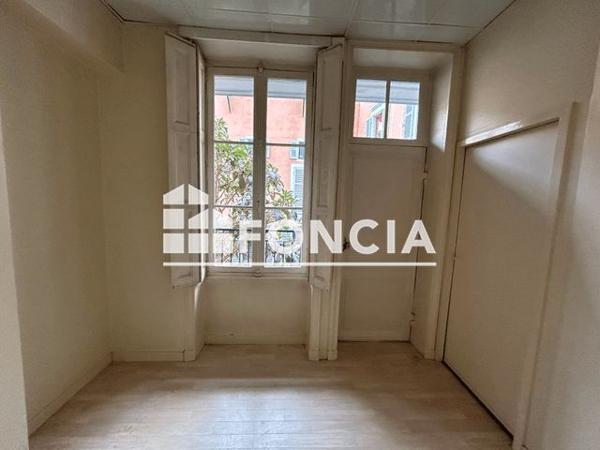 Location Local commercial 2 pièces 24.8 m² - 5 PLACE DU MARCHE Roanne 42300