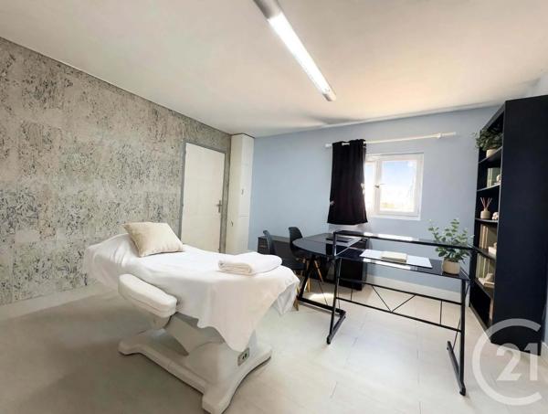 à vendre  301 m 2   CHABANAIS  - 16