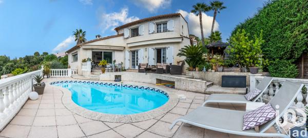 Maison à vendre 6 pièces 200 m² Cagnes-sur-Mer