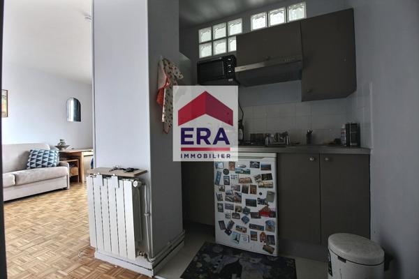 Lumineux studio avec balcon