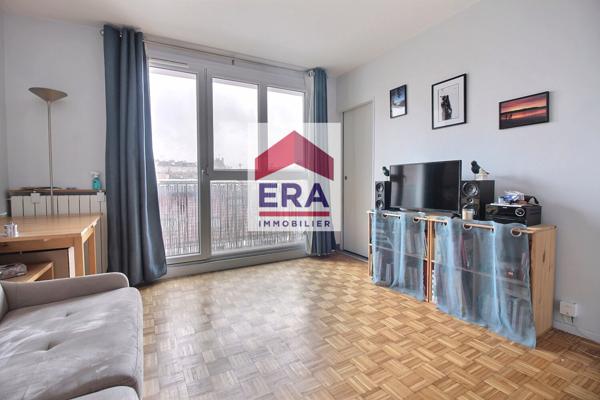 Lumineux studio avec balcon