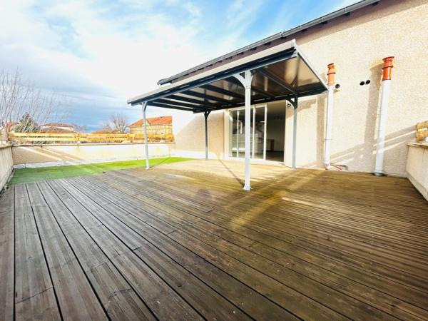 APPARTEMENT T3 ENTIEREMENT RENOVE DE 58 M², TERRASSE SECURISEE DE 53 M², 2 CHAMBRES, GARAGE, LIBRE AU 01/01/2026.
