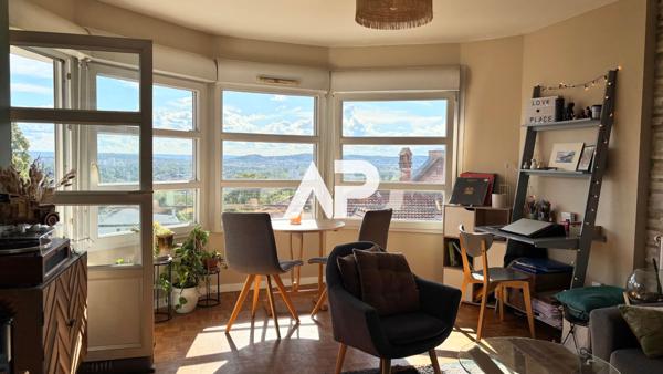 EXCLUSIVITÉ Appartement en rotonde avec vue panoramique sur Paris, balcon et parking à Montmorency CENTRE-VILLE 240 000 € **  - Référence  1694